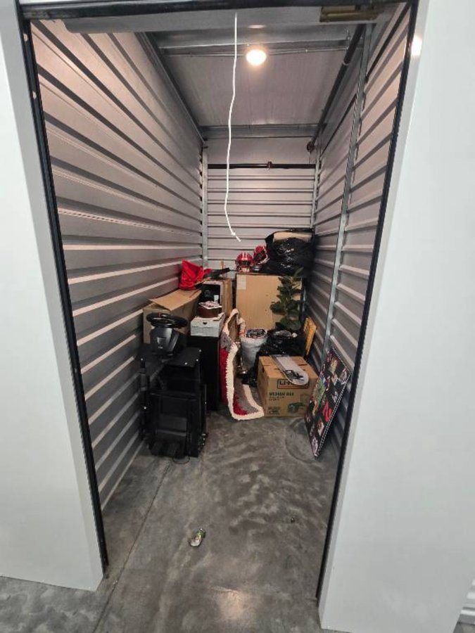 5 x 10 storage unit in Hollister, CA
