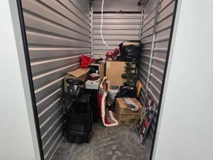 5 x 10 storage unit in Hollister, CA