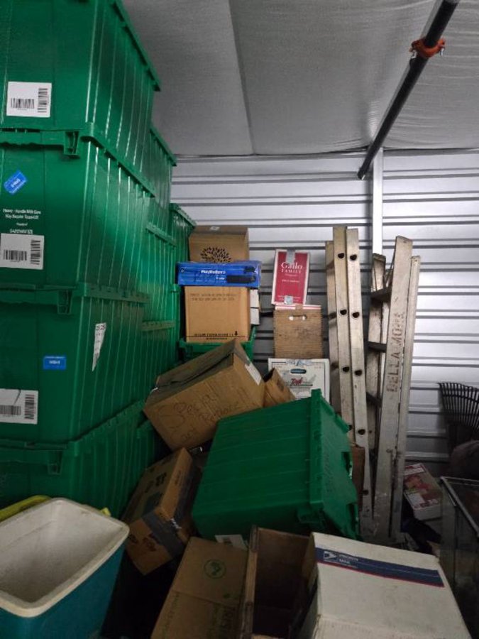 10 x 10 storage unit in Las Vegas, NV