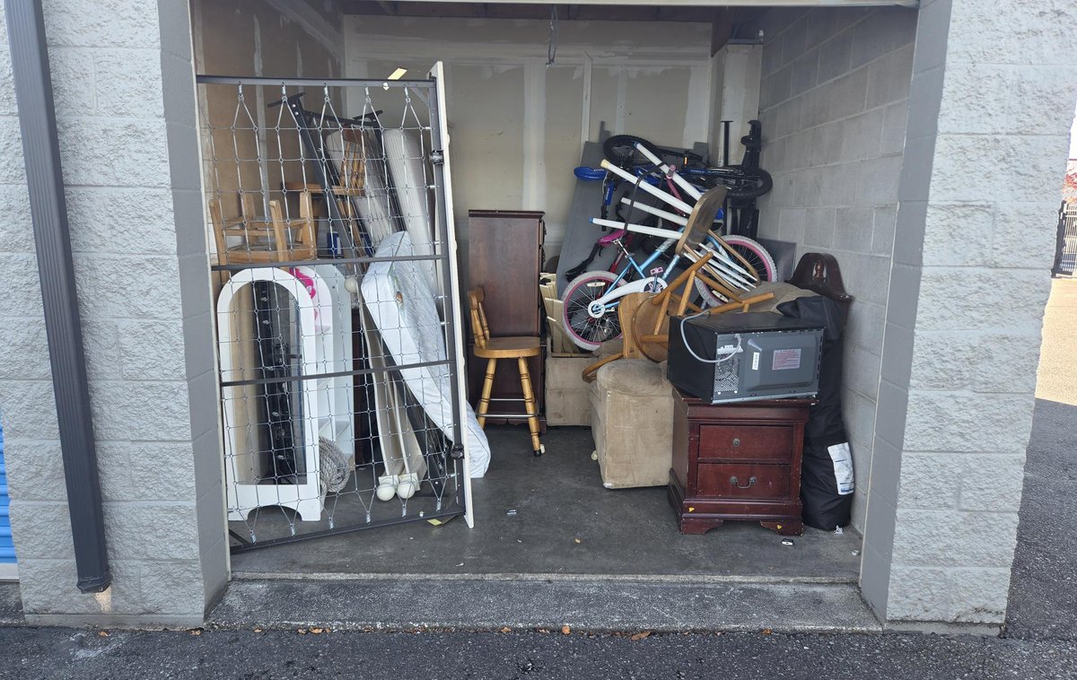 10 x 10 storage unit in Monroe, WA
