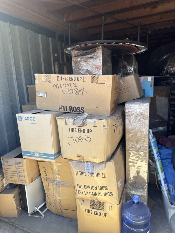 10 x 30 storage unit in Canoga Park, CA