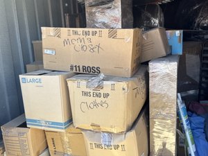 10 x 30 storage unit in Canoga Park, CA