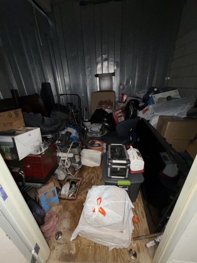 10 x 10 storage unit in Canoga Park, CA