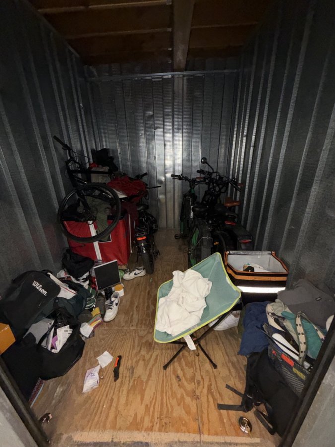 7 x 10 storage unit in Canoga Park, CA