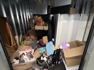 7 x 10 storage unit in Canoga Park, CA