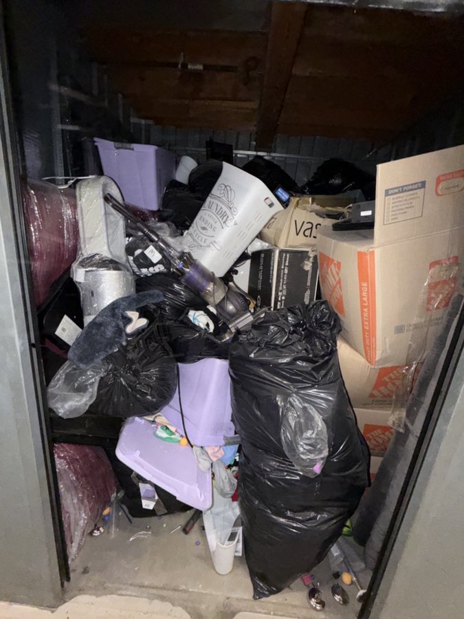 10 x 10 storage unit in Canoga Park, CA