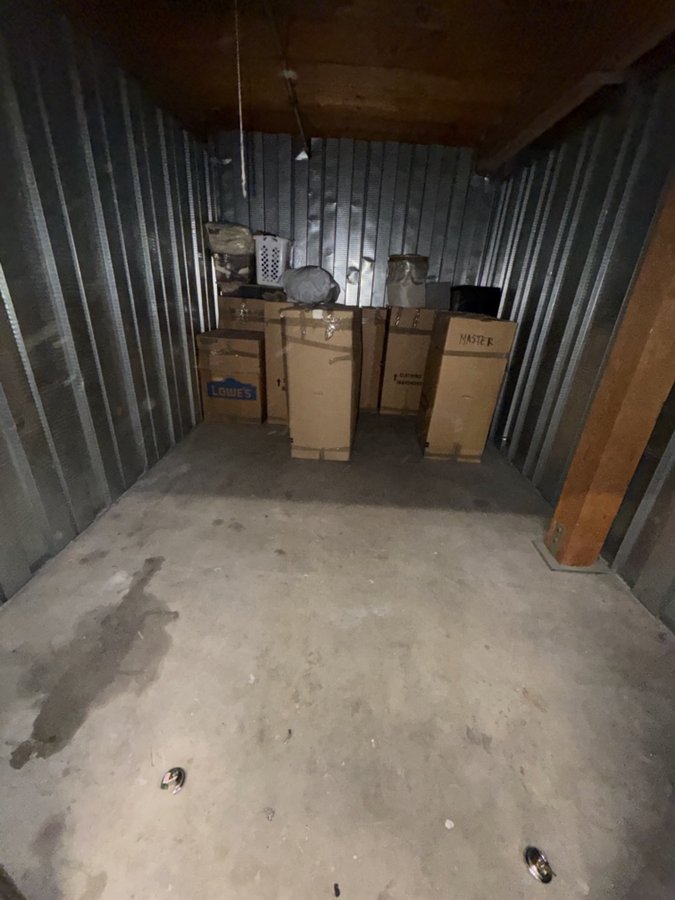 10 x 15 storage unit in Canoga Park, CA