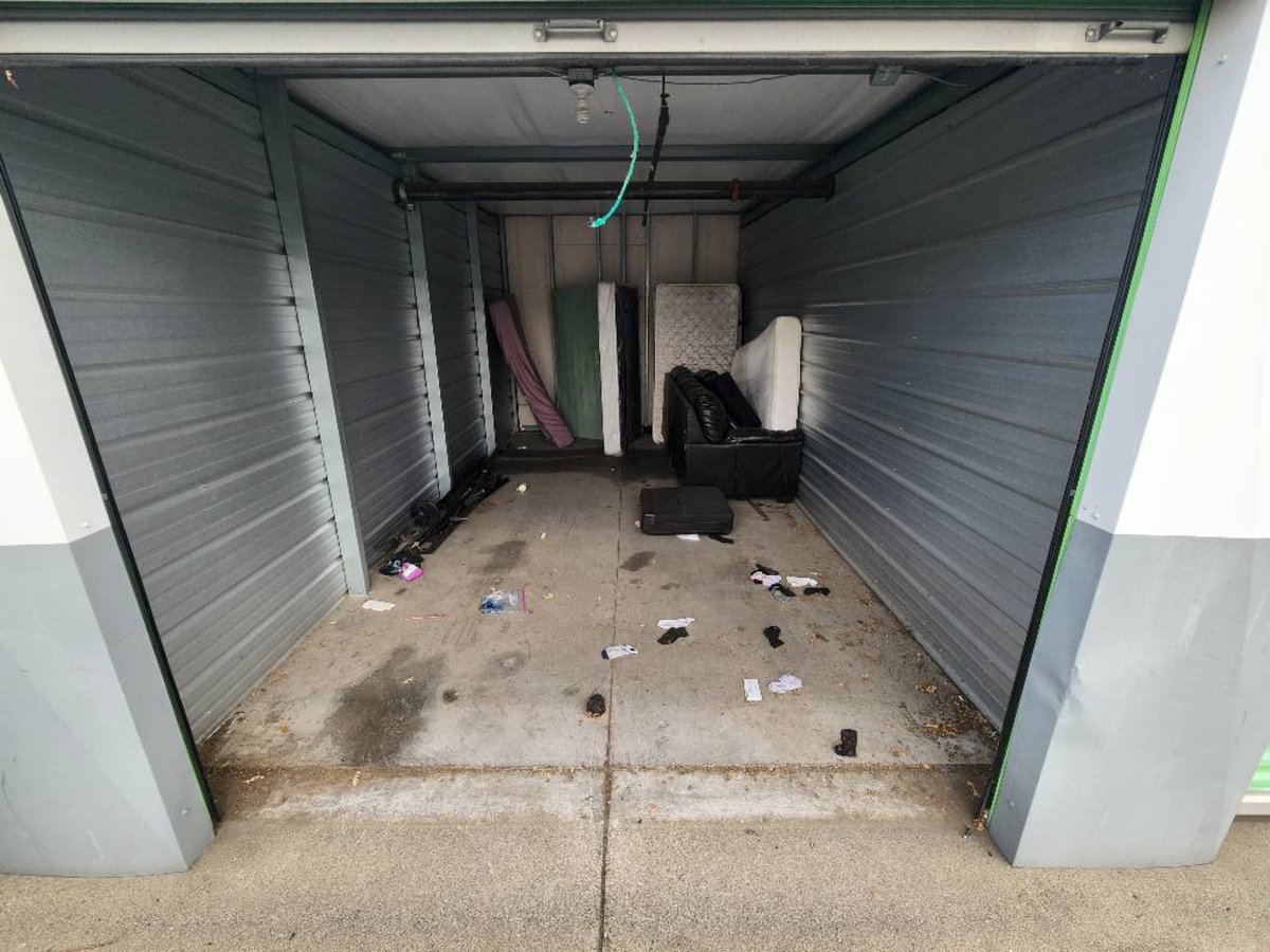 10 x 20 storage unit in Sacramento, CA