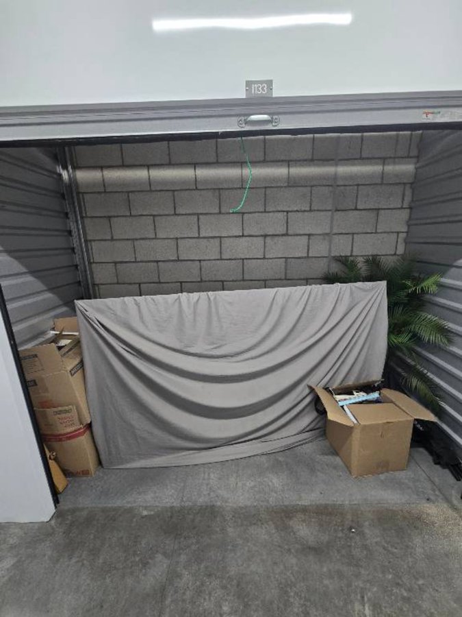 10 x 4 storage unit in Oxnard, CA