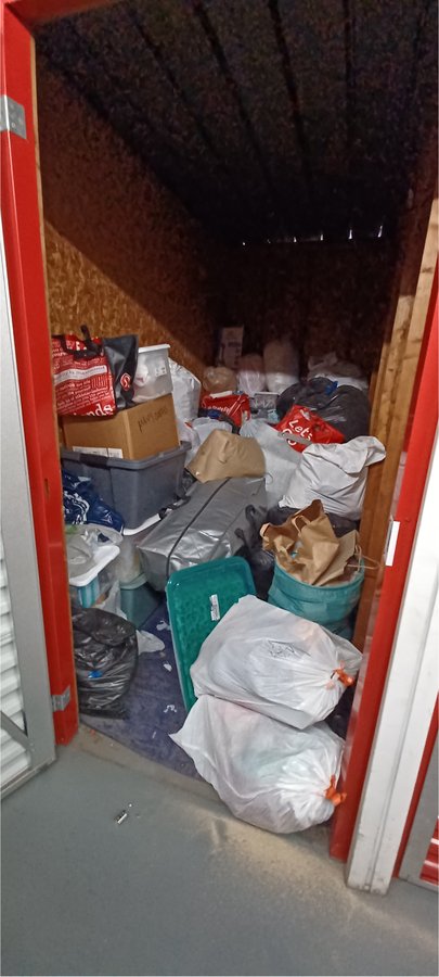 5 x 10 storage unit in San Fernando, CA