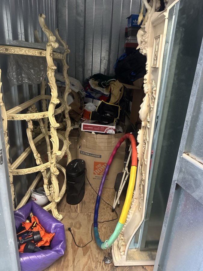 5 x 10 storage unit in Canoga Park, CA