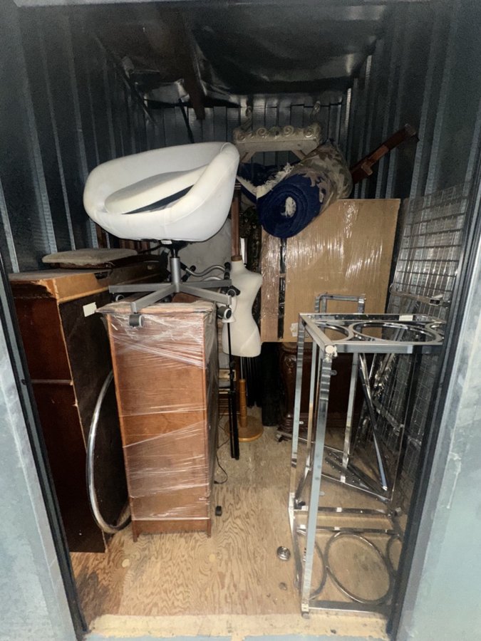 7 x 10 storage unit in Canoga Park, CA