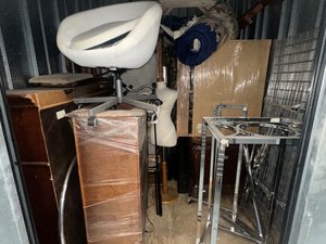 7 x 10 storage unit in Canoga Park, CA