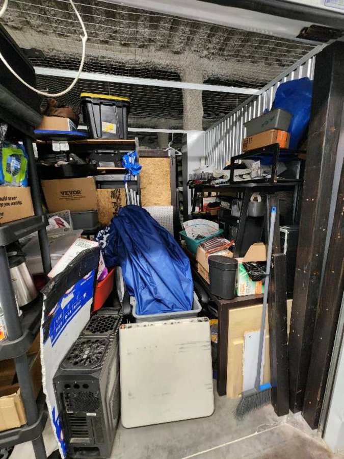 10 x 20 storage unit in Hawaiian Gardens, CA