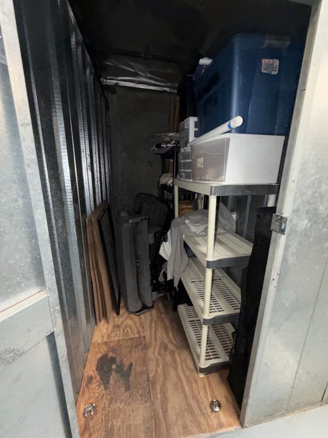 5 x 10 storage unit in Canoga Park, CA