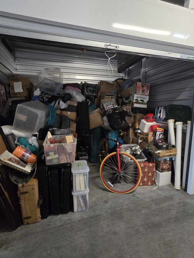 8 x 10 storage unit in Canoga Park, CA