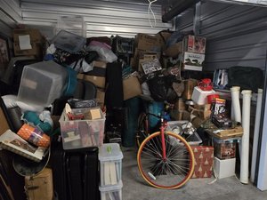 8 x 10 storage unit in Canoga Park, CA