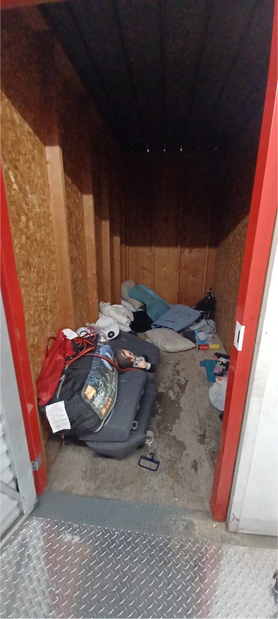 5 x 10 storage unit in San Fernando, CA