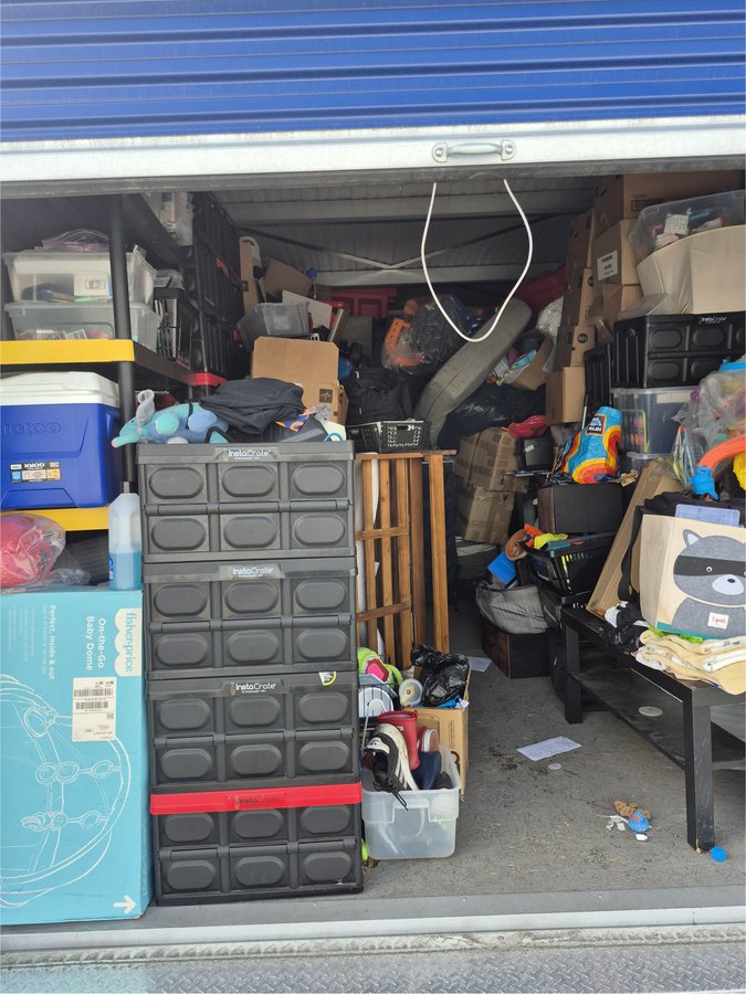 10 x 20 storage unit in Vista, CA