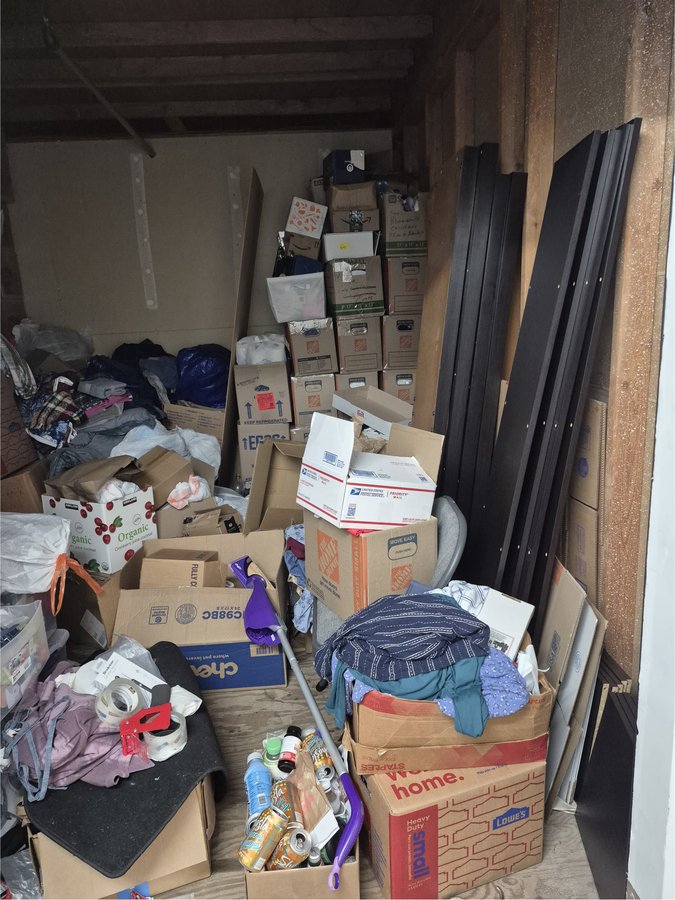 10 x 12 storage unit in Vista, CA