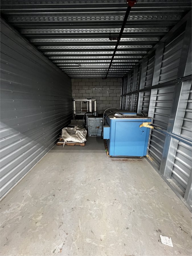 10 x 19 storage unit in El Monte, CA