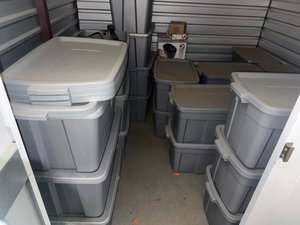 10 x 10 storage unit in Bakersfield, CA