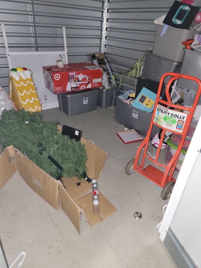 10 x 10 storage unit in Bakersfield, CA
