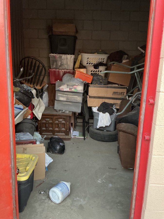 10 x 10 storage unit in Bakersfield, CA