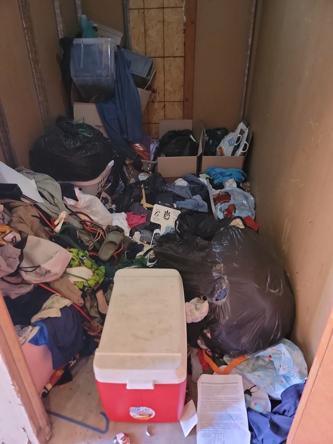 6 x 10 storage unit in Bakersfield, CA