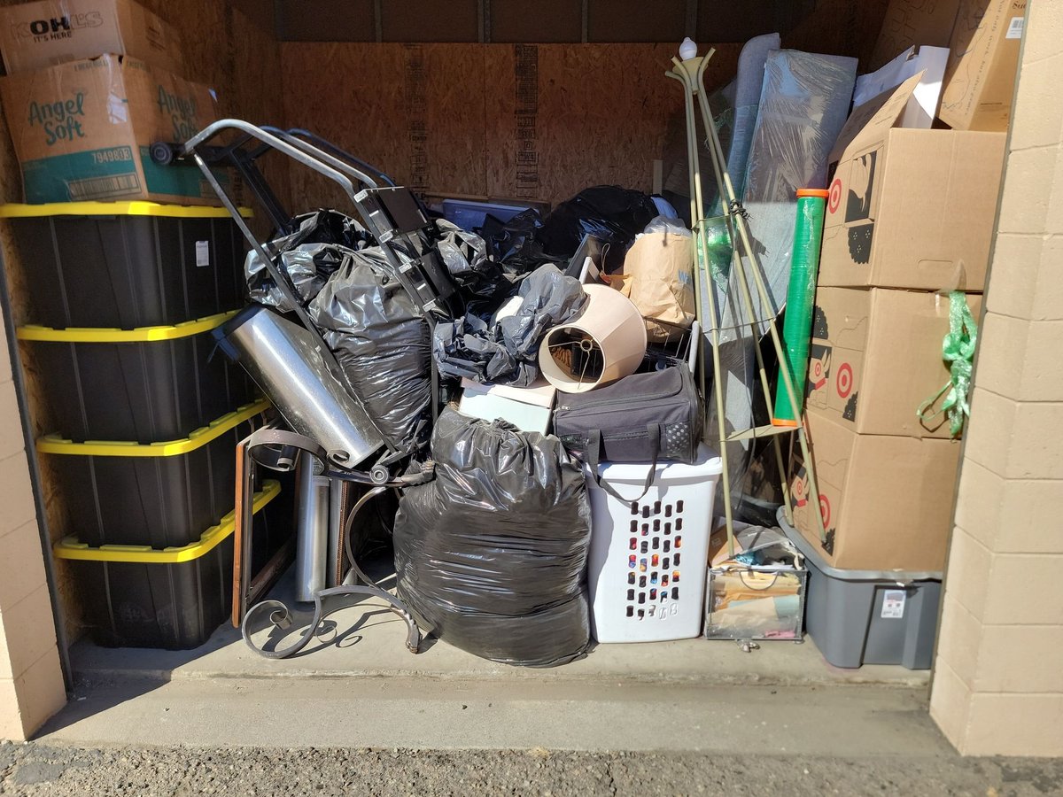 10 x 10 storage unit in Bakersfield, CA