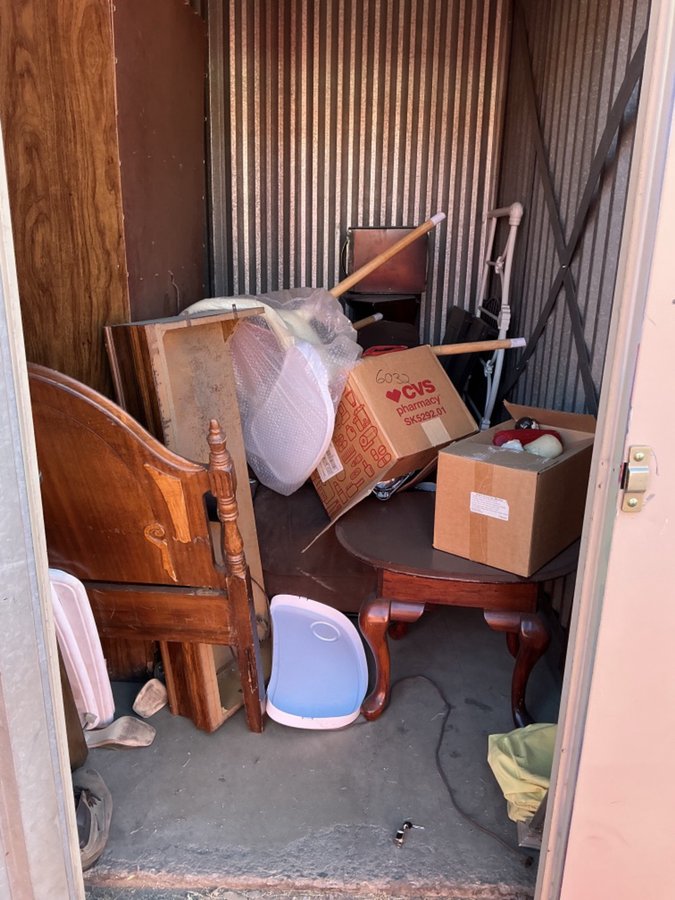 10 x 10 storage unit in Bakersfield, CA
