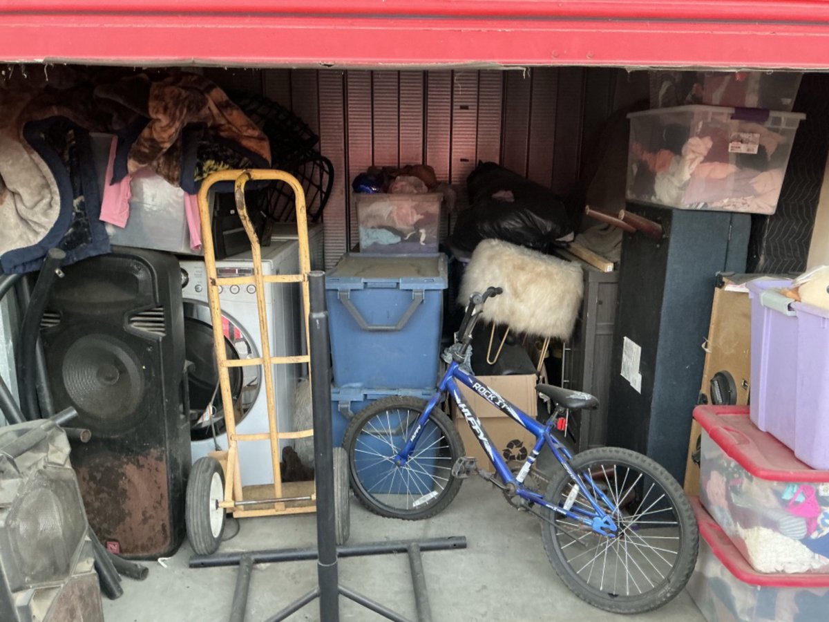 10 x 10 storage unit in Bakersfield, CA