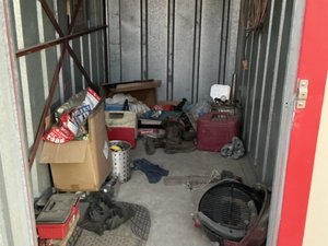 5 x 10 storage unit in Bakersfield, CA