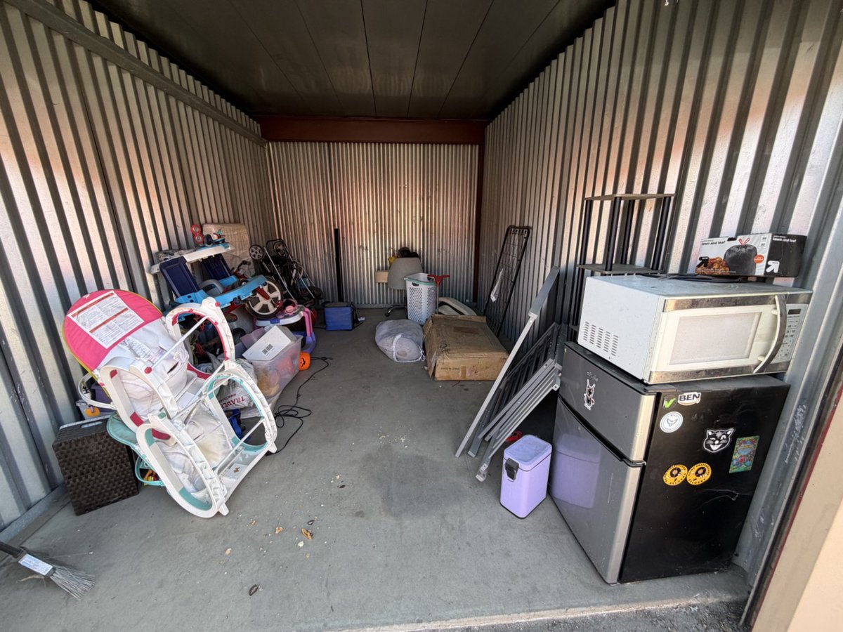 10 x 15 storage unit in Bakersfield, CA