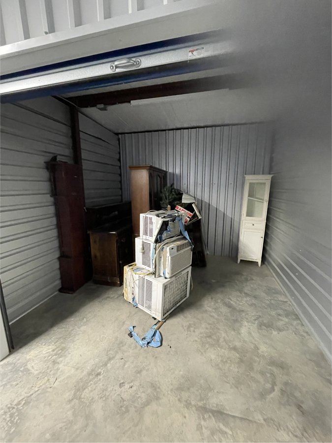 10 x 10 storage unit in Huntsville, AL
