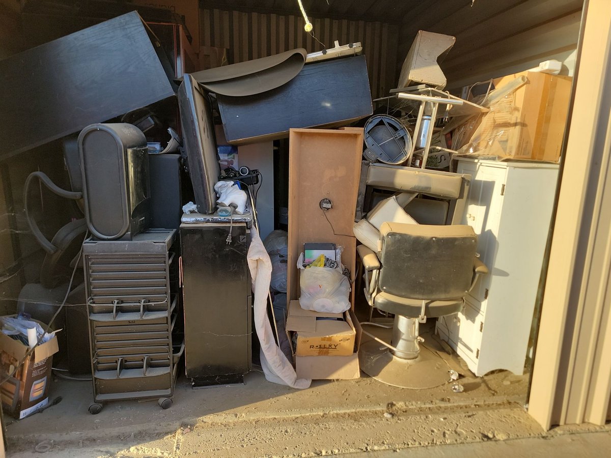 10 x 10 storage unit in Bakersfield, CA