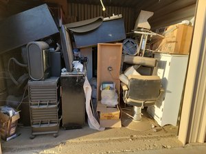 10 x 10 storage unit in Bakersfield, CA