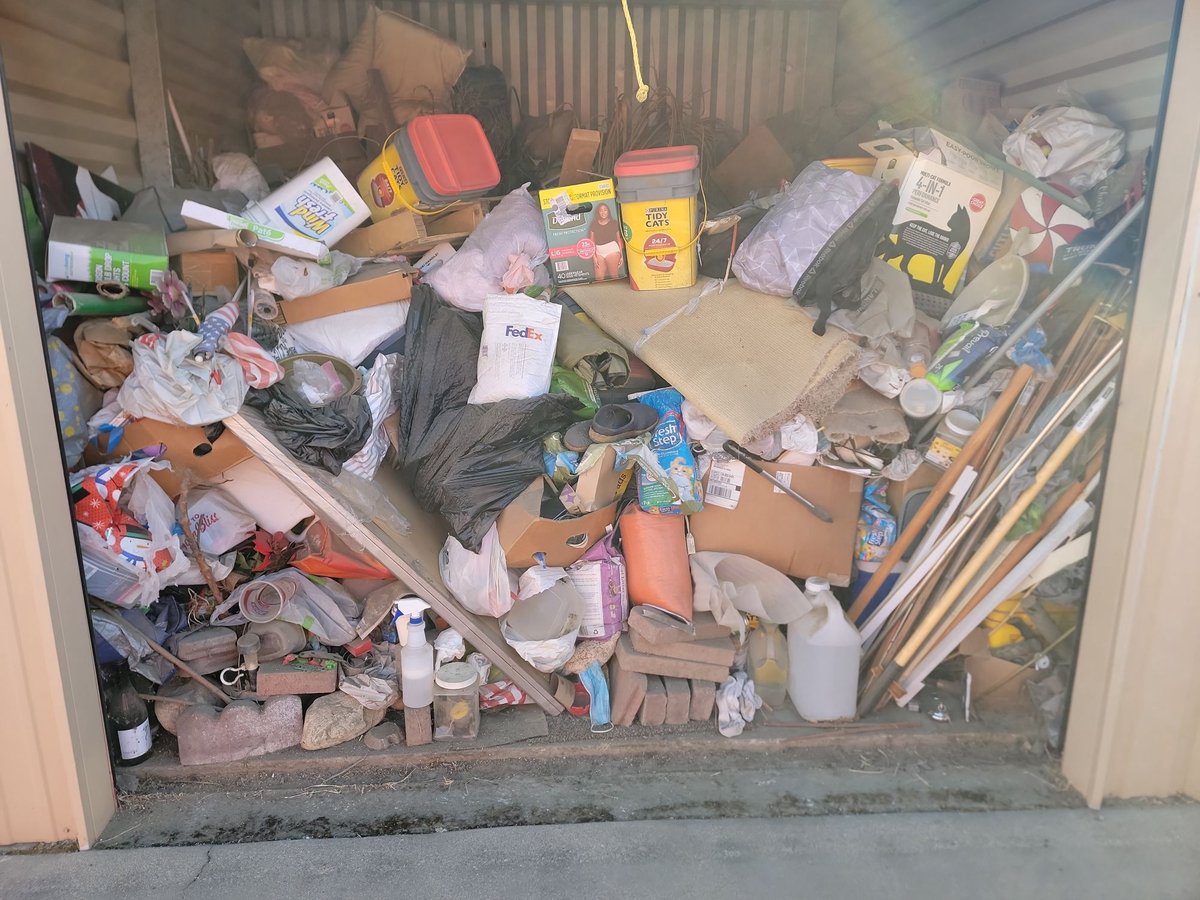 10 x 10 storage unit in Bakersfield, CA