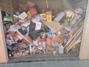 10 x 10 storage unit in Bakersfield, CA