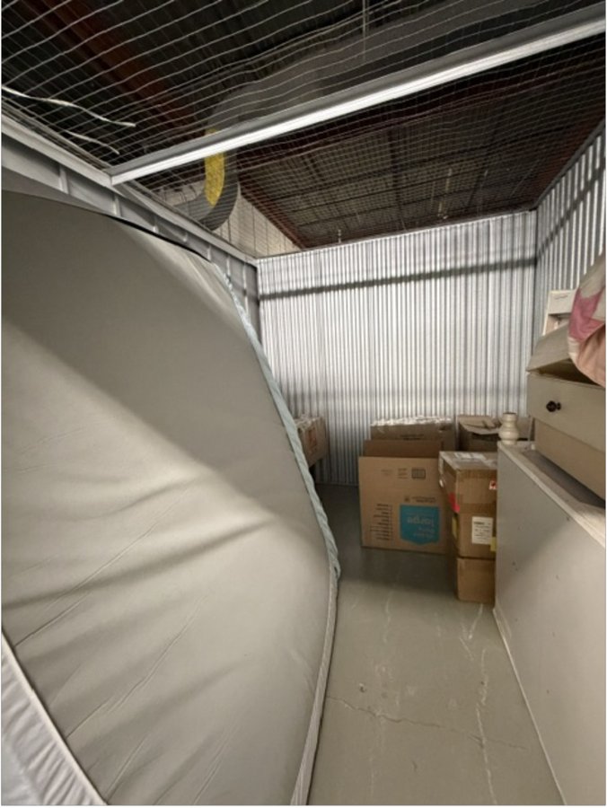 7 x 10 storage unit in Woodbridge, NJ
