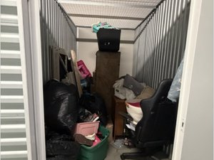 5 x 10 storage unit in Woodbridge, NJ