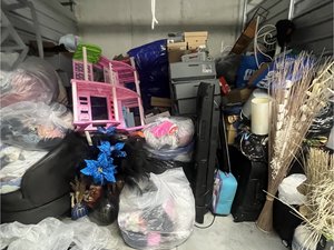 10 x 10 storage unit in Philadelphia, PA