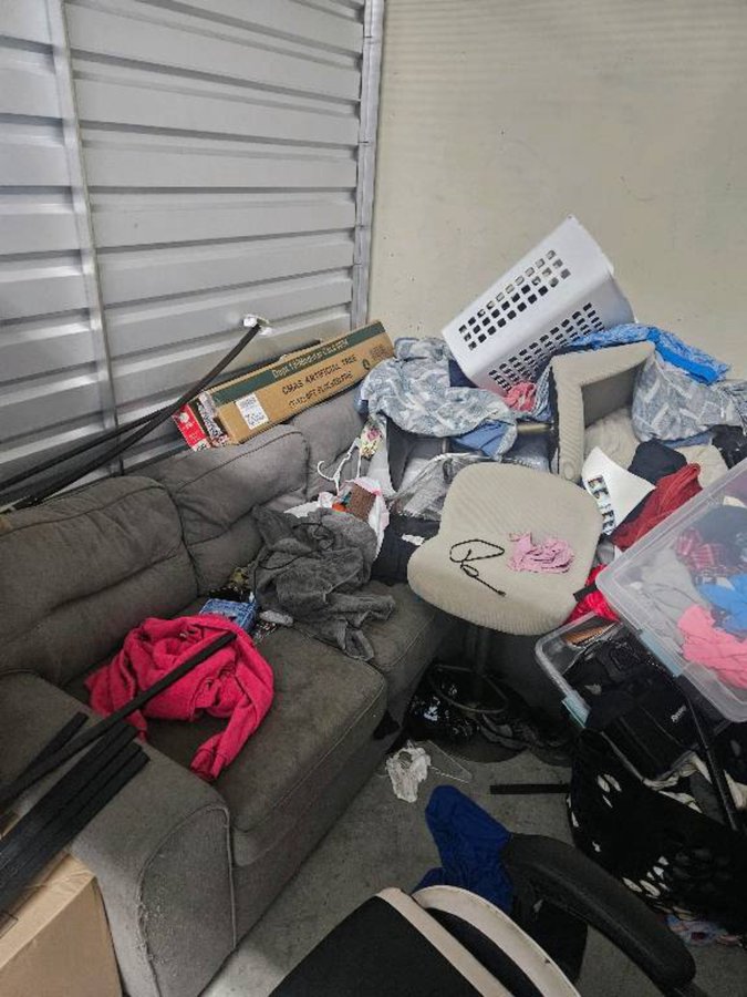 10 x 10 storage unit in Los Angeles, CA