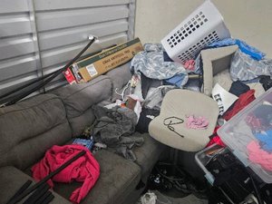 10 x 10 storage unit in Los Angeles, CA