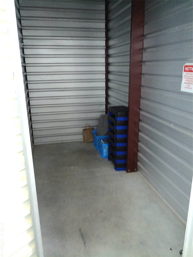 5 x 10 storage unit in Houston, TX