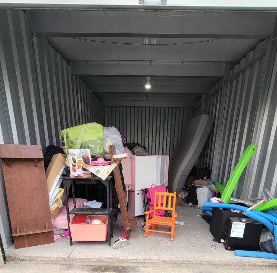 10 x 20 storage unit in Leland, NC