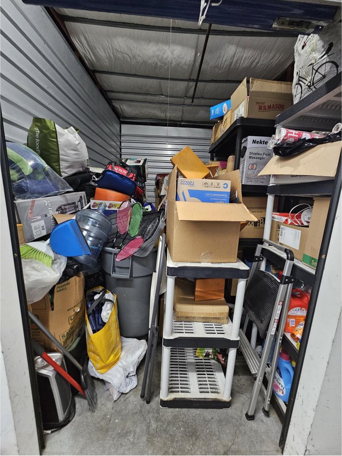 10 x 15 storage unit in Lodi, NJ