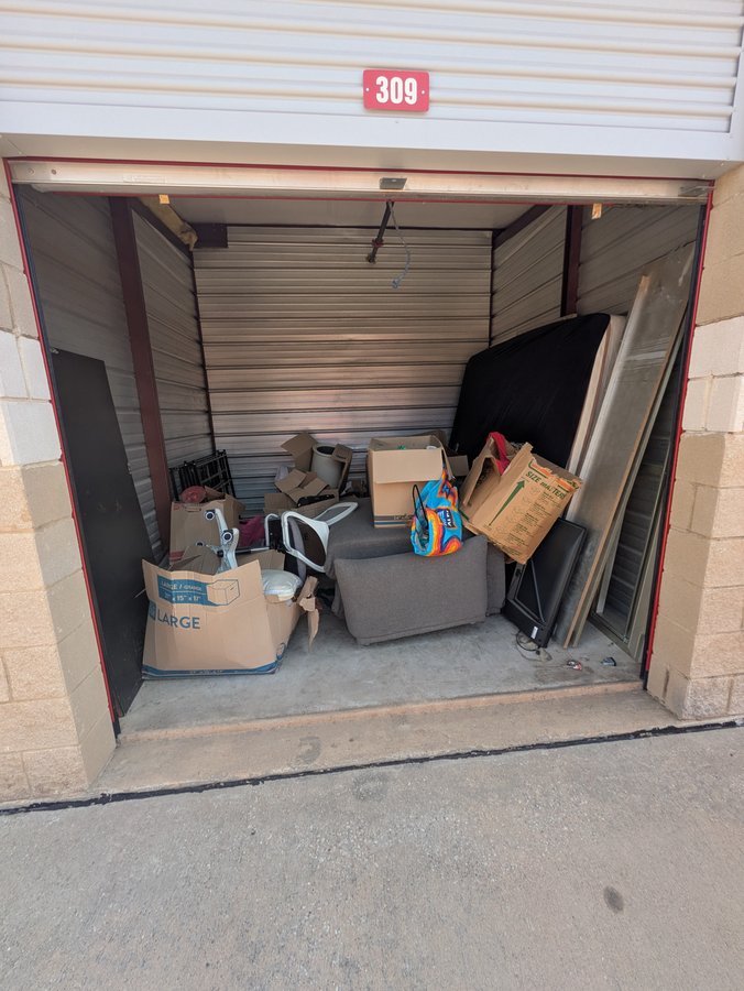 10 x 10 storage unit in FRISCO, TX