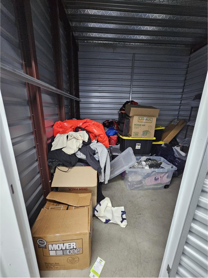 10 x 10 storage unit in Lodi, NJ