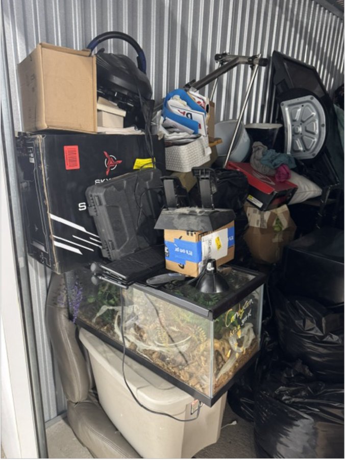10 x 13 storage unit in Dearborn Heights, MI